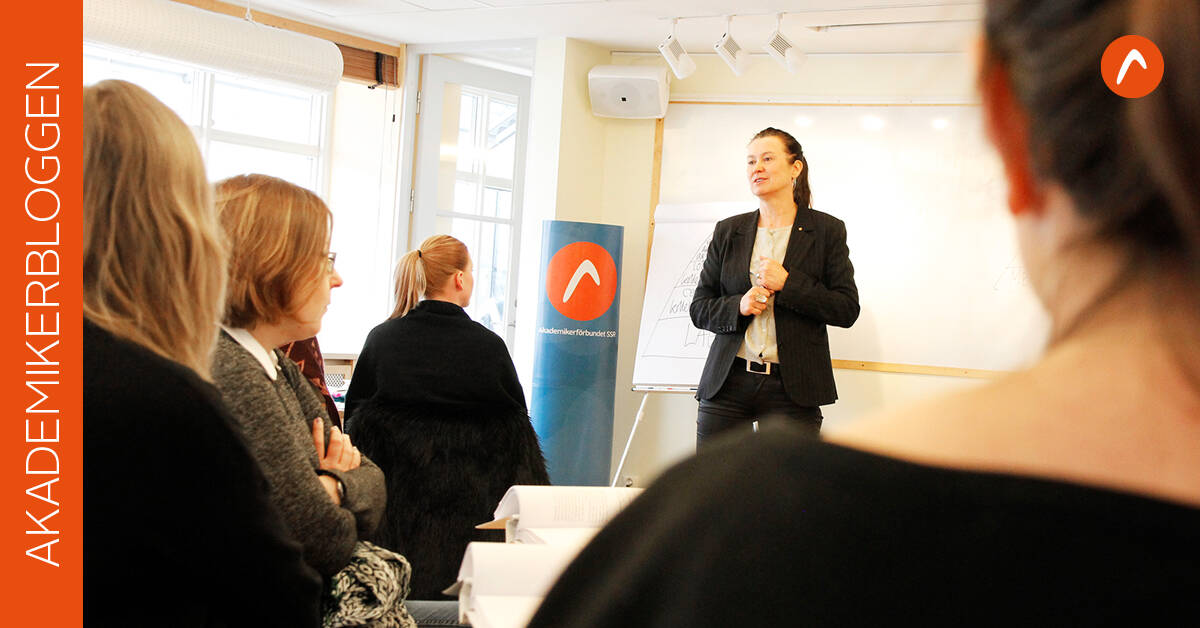 kvinna som föreläser