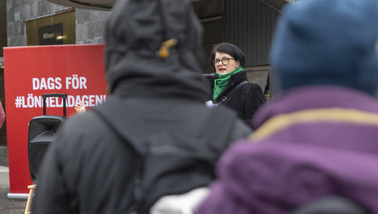 Heike Erkers, ordförande Akademikerförbundet SSR, på manifestationen "Lön hela dagen"
