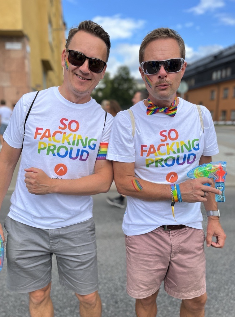 Två glada pridefirare, Stockholm Pride 2024